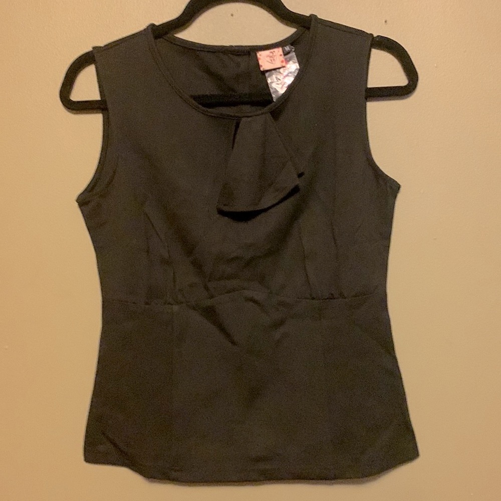 Keyhole Top
